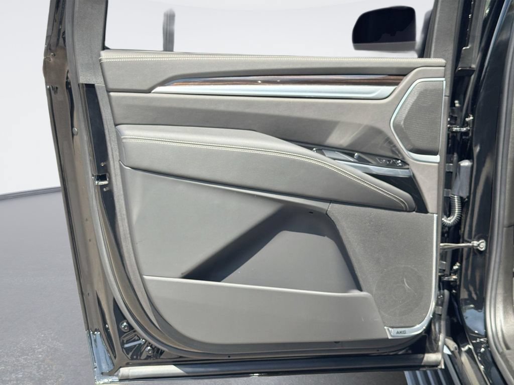 Certified 2026 Cadillac Escalade ESV Luxury RWD image 25