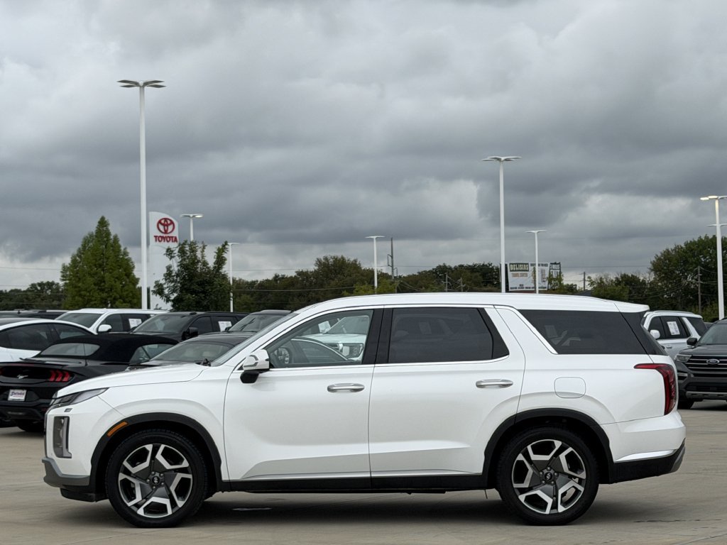 Used 2023 Hyundai Palisade Limited FWD image 3