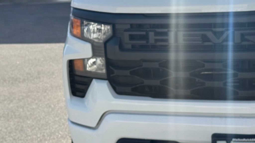 Used 2025 Chevrolet Silverado 1500 Custom image 9