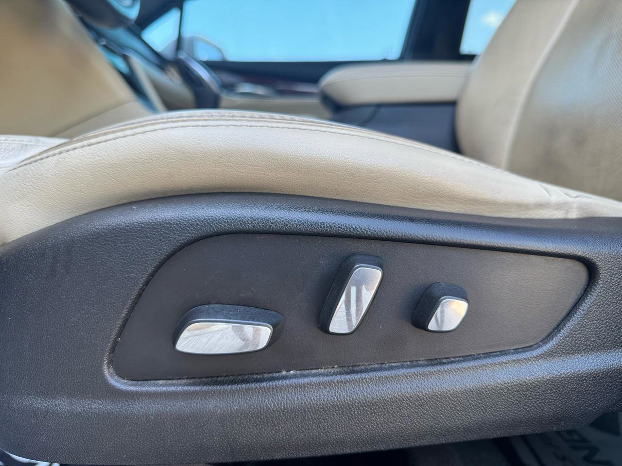 Used 2018 Cadillac XT5 Luxury w/ Driver Awareness Package image 37