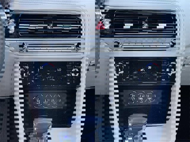 Used 2025 Genesis G70 2.5T image 15