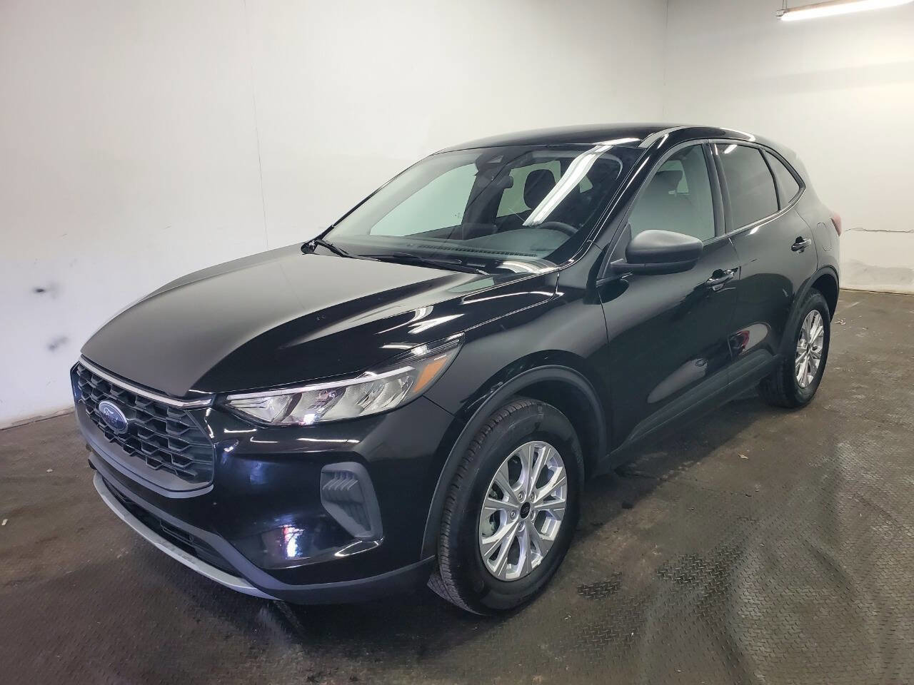 Used 2025 Ford Escape Active AWD/4WD image 1