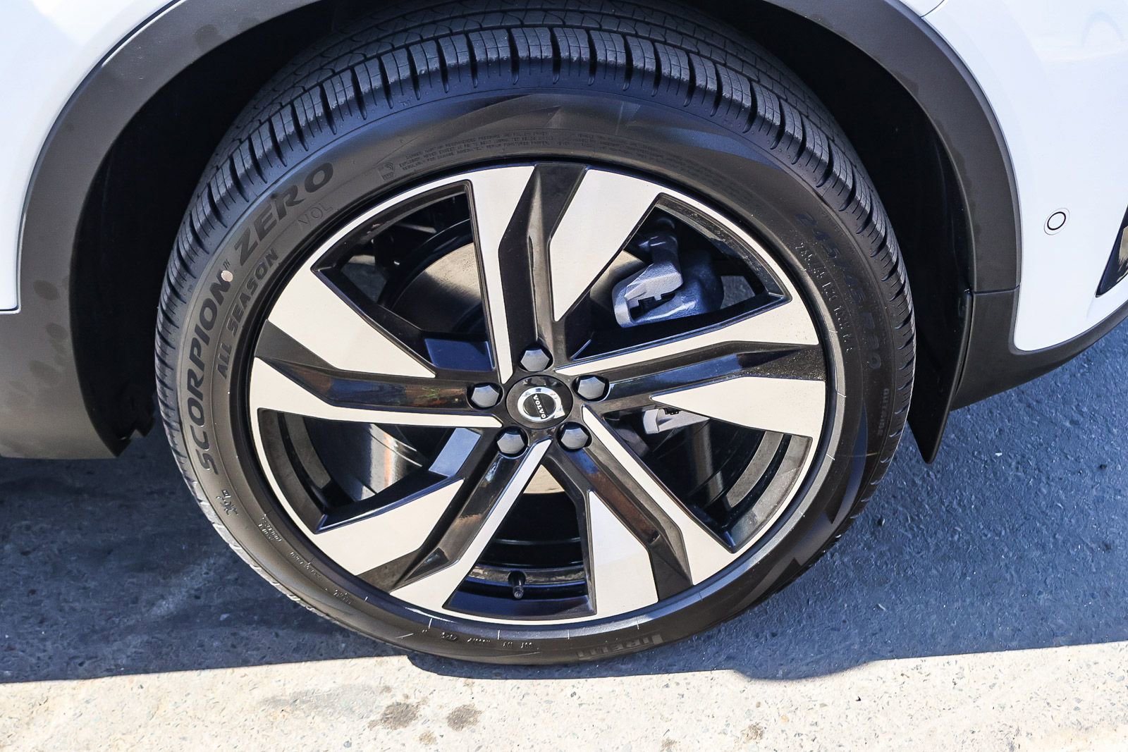 New 2026 Volvo XC40 B5 Ultra w/ Climate Package image 15