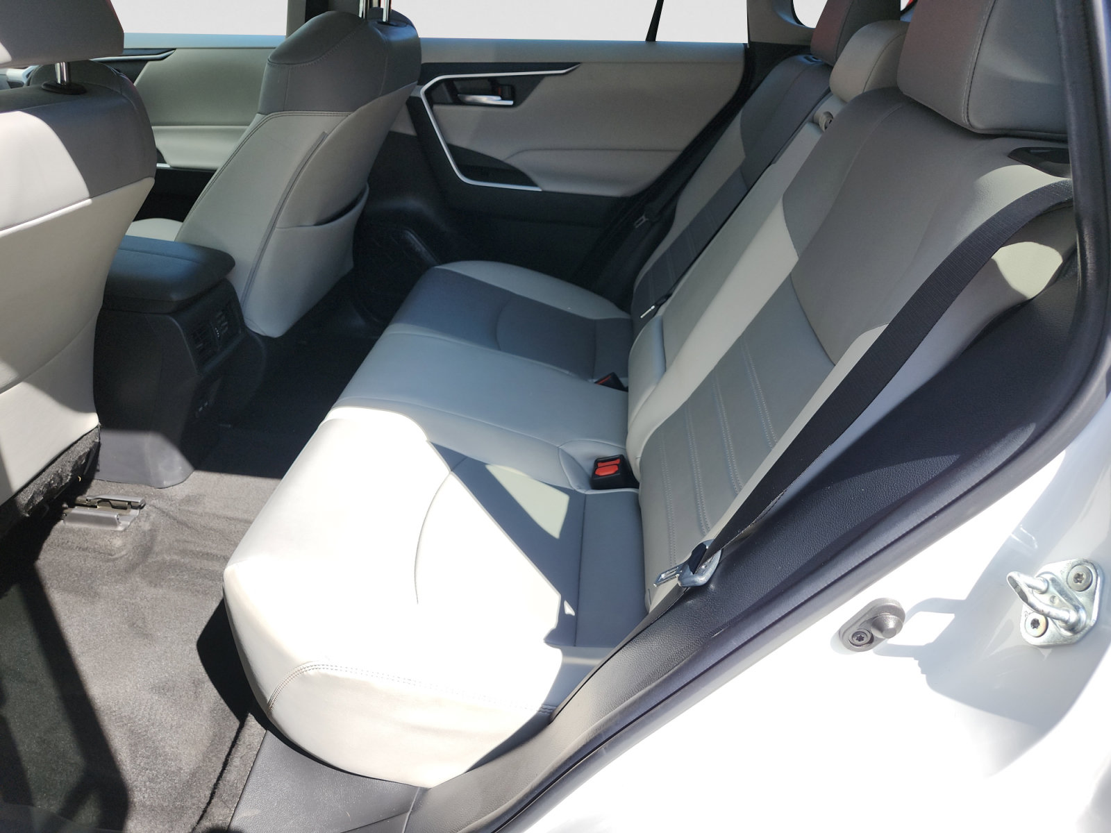 Used 2023 Toyota RAV4 XLE Premium FWD image 14