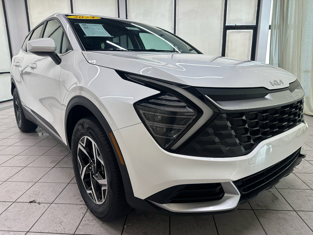 Used 2024 Kia Sportage LX image 2