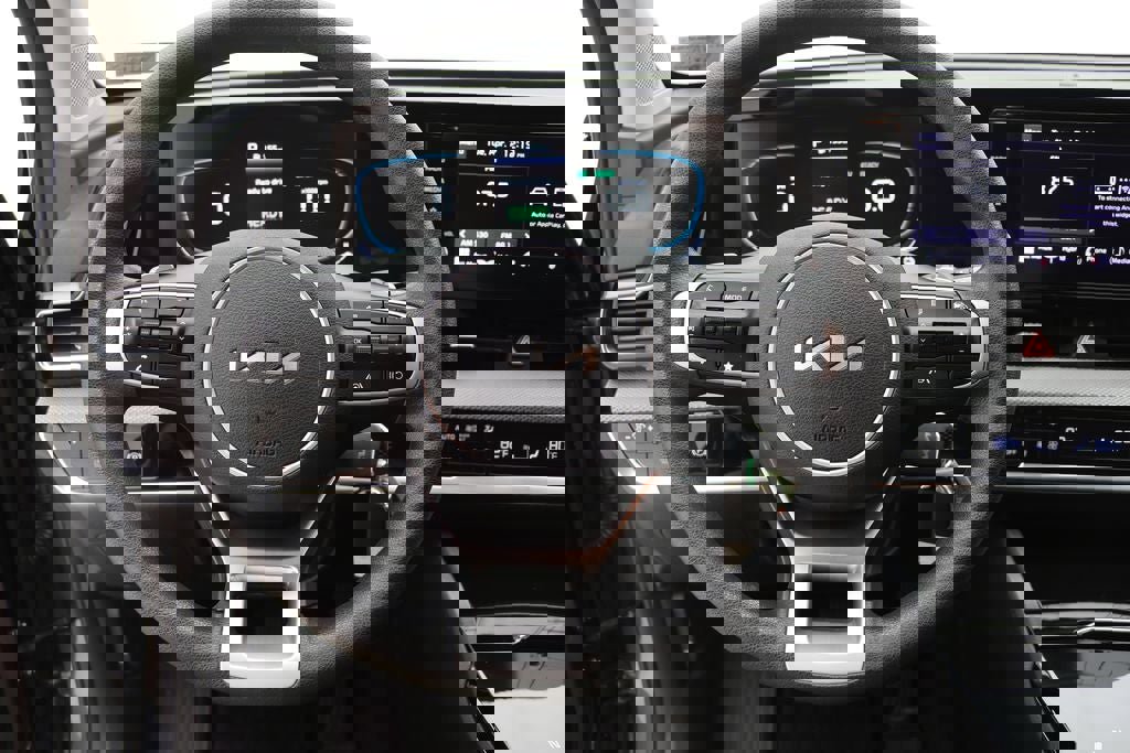 Used 2023 Kia Sportage LX image 16