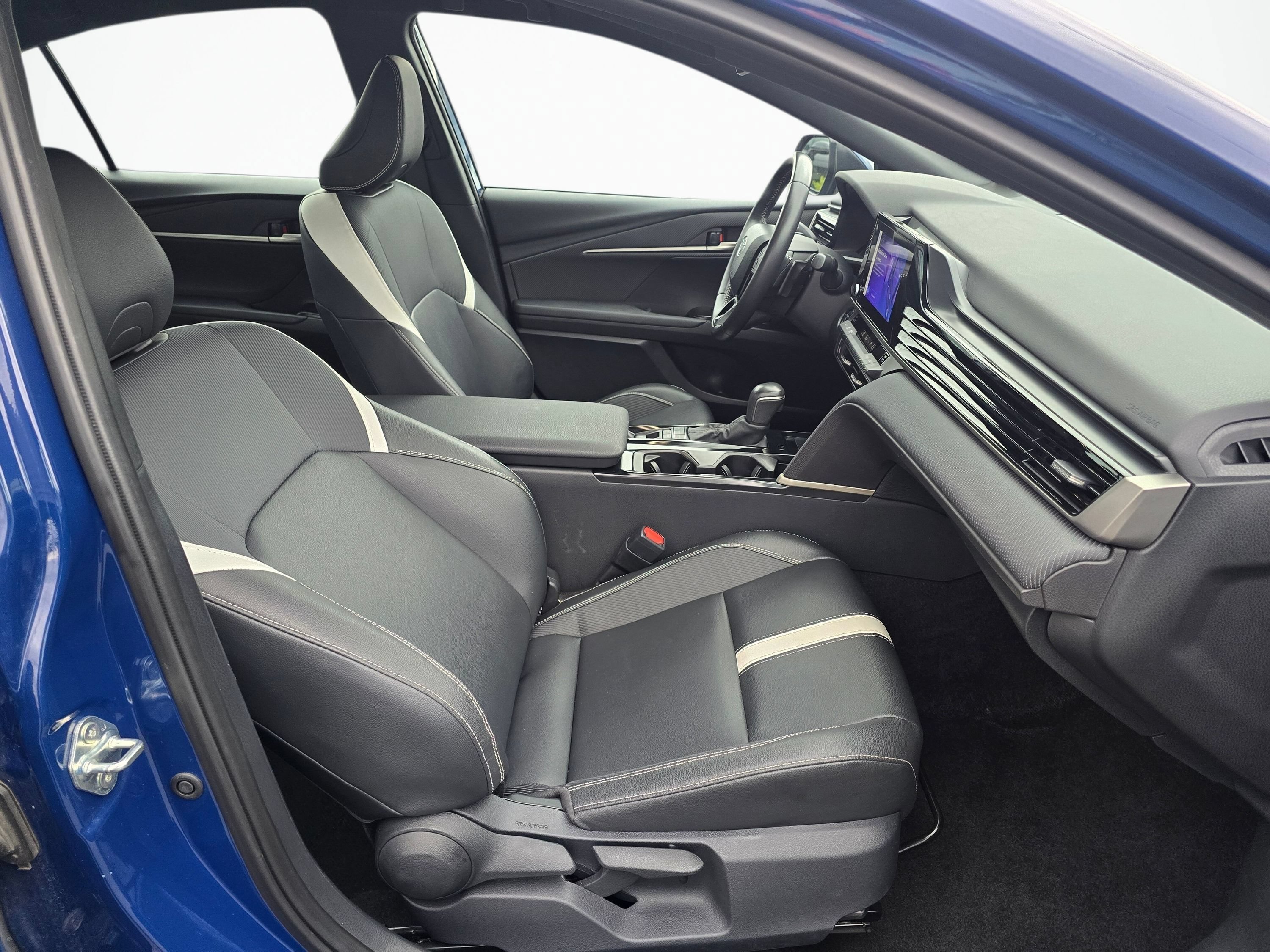 Used 2025 Toyota Camry SE FWD image 24