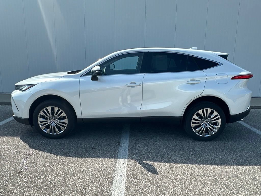 Used 2024 Toyota Venza Limited AWD/4WD image 3