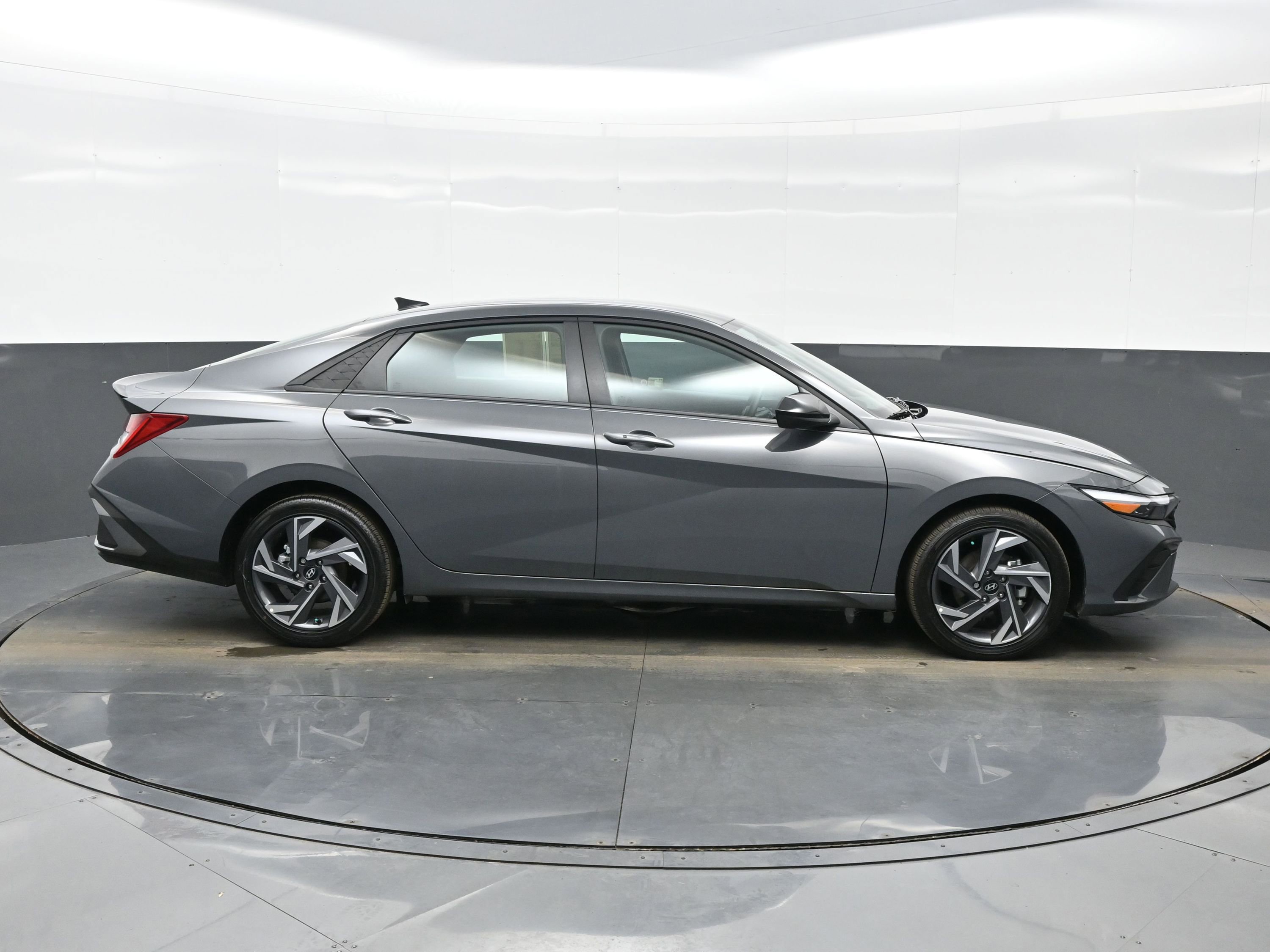 Certified 2025 Hyundai Elantra SEL image 7