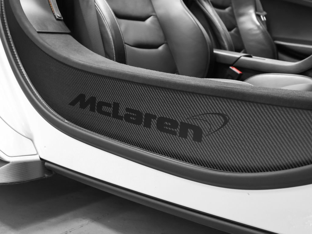 Used 2016 McLaren 675LT Spider RWD image 19