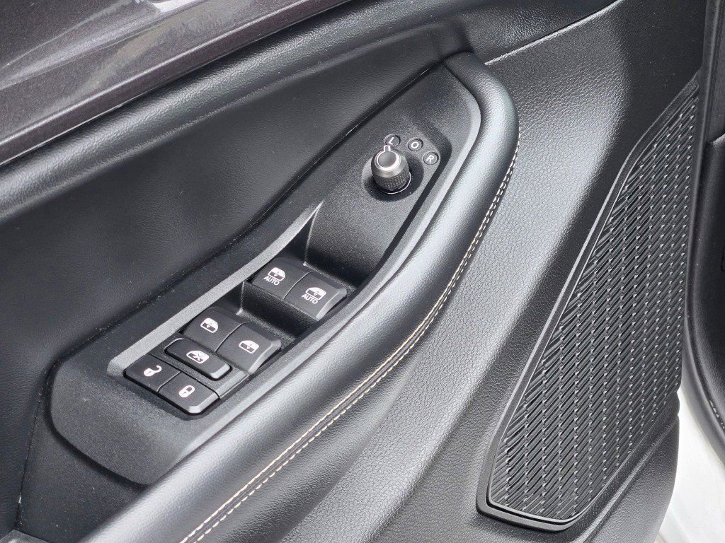 Used 2023 Jeep Grand Cherokee Altitude image 17