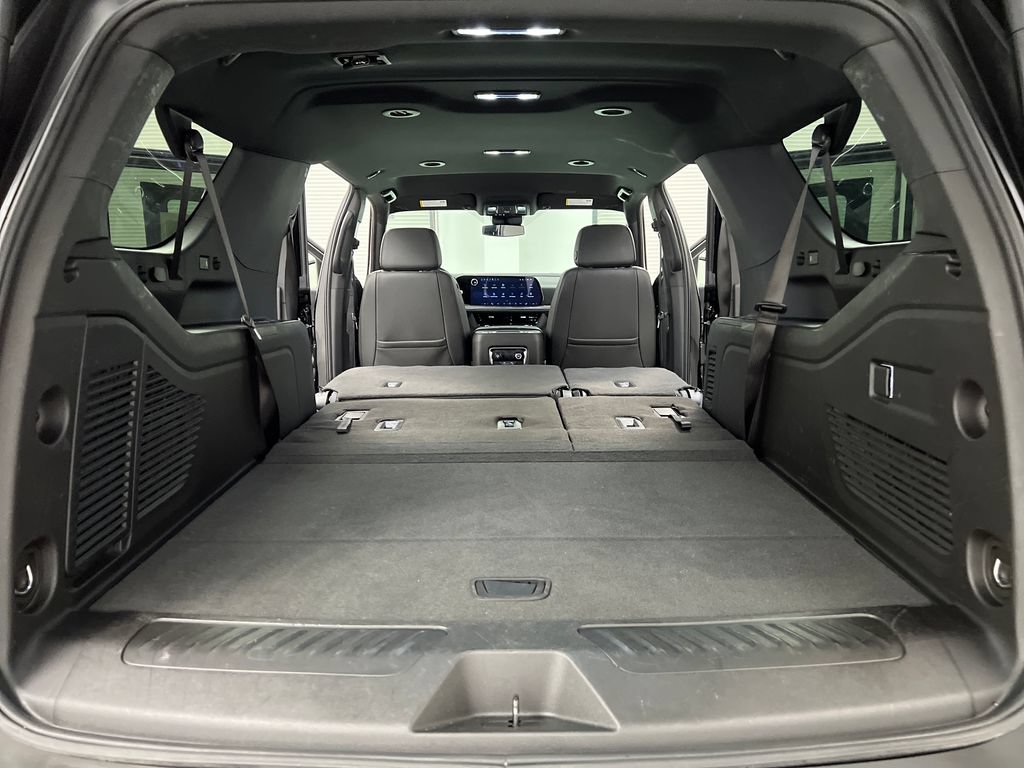 Used 2025 Chevrolet Suburban LT RWD image 41