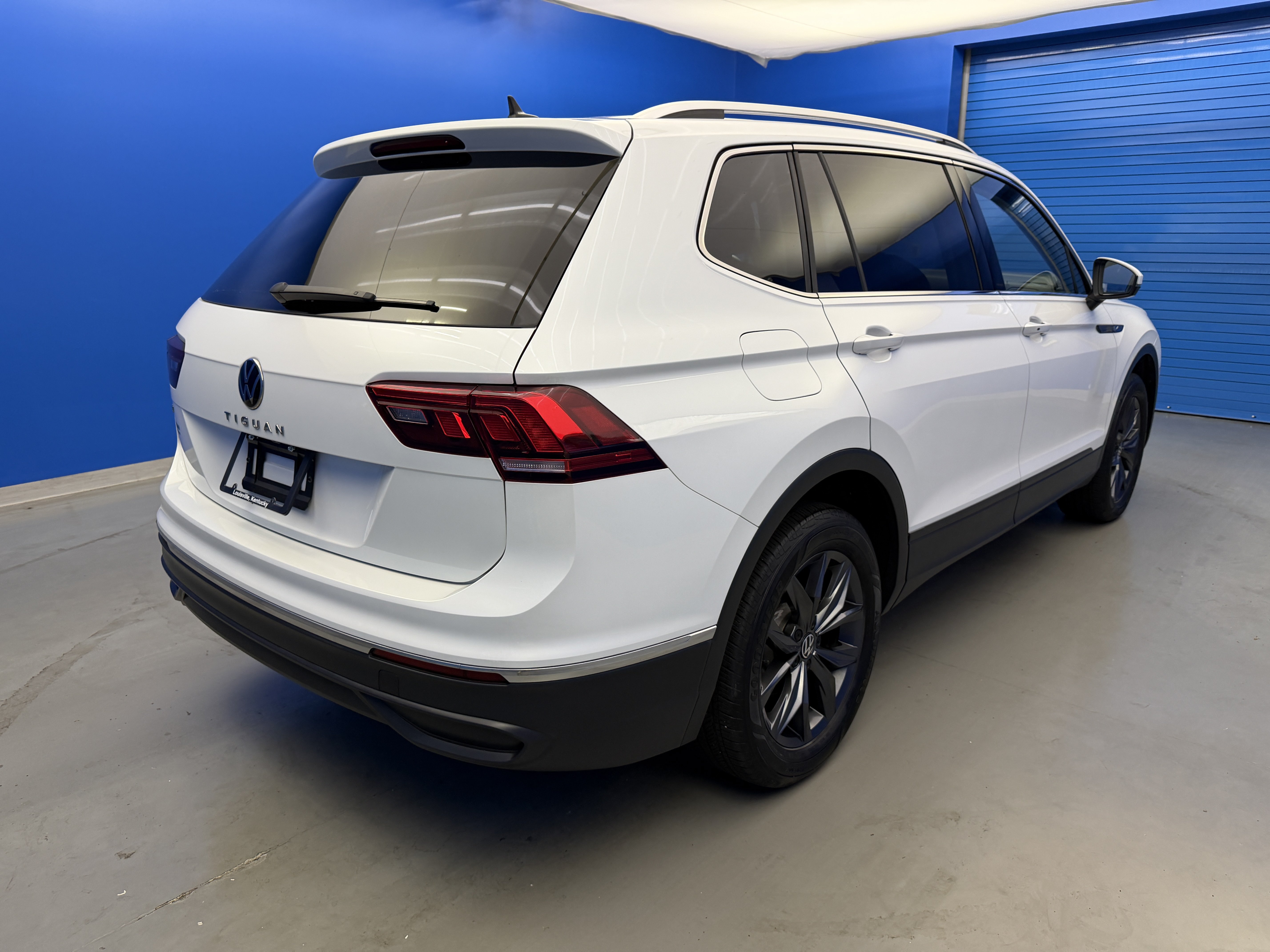 Certified 2023 Volkswagen Tiguan SE FWD image 7