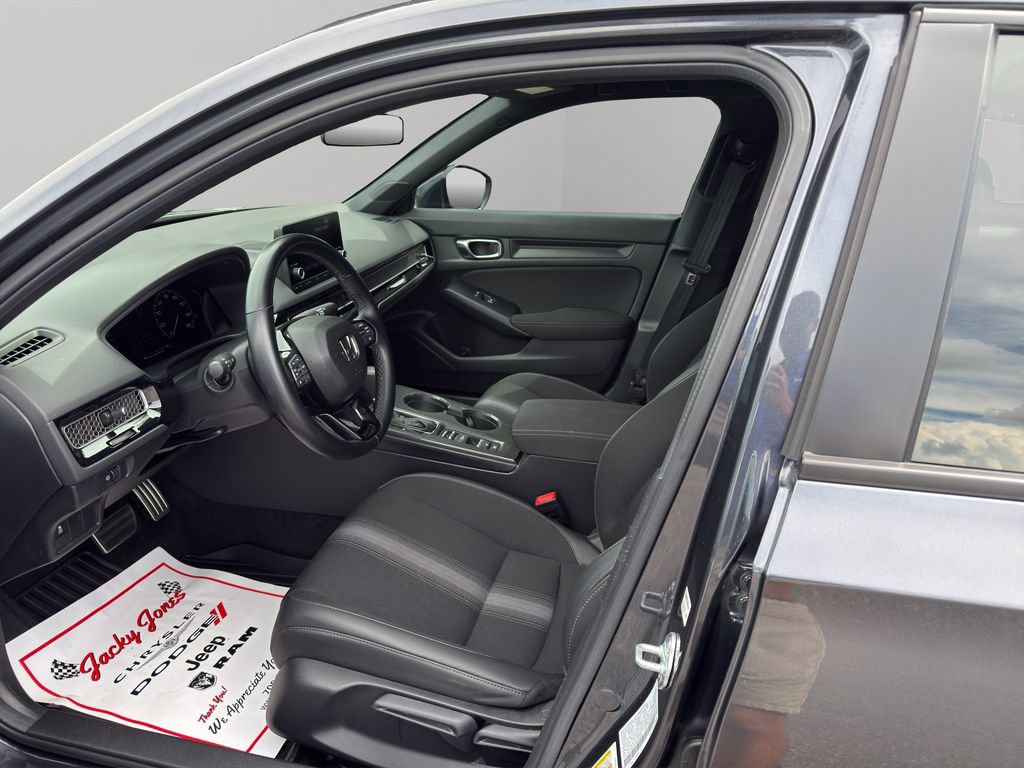 Used 2025 Honda Civic Sport image 4