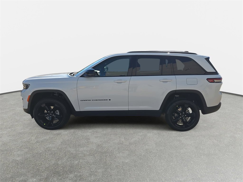 New 2025 Jeep Grand Cherokee Altitude image 8