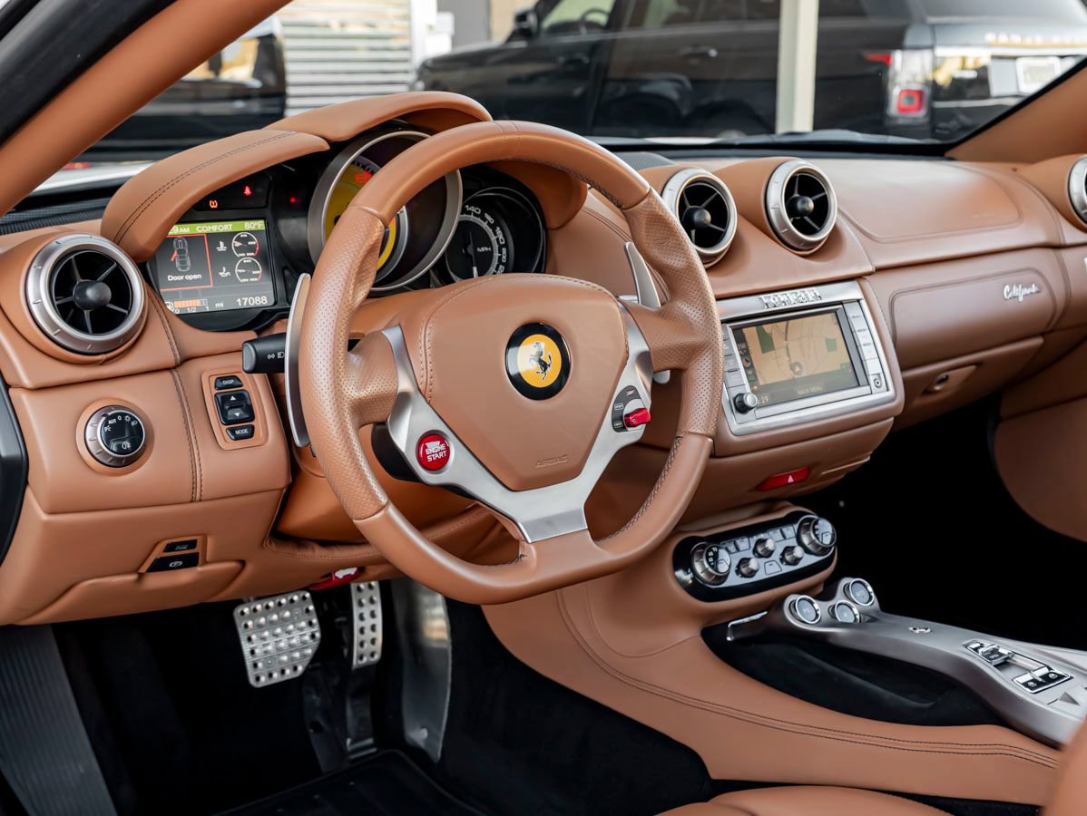 Used 2010 Ferrari California RWD image 20