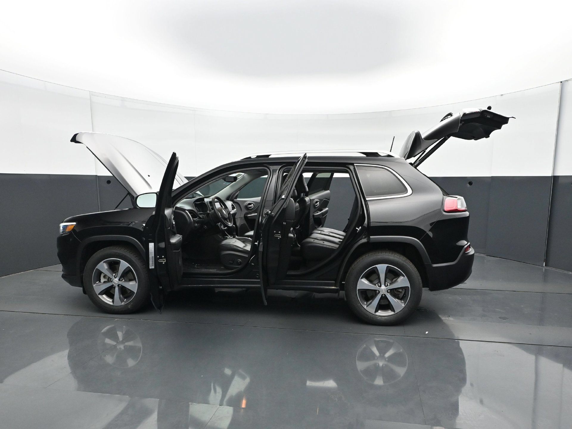 Used 2019 Jeep Cherokee Limited w/ Trailer Tow Group AWD/4WD image 30