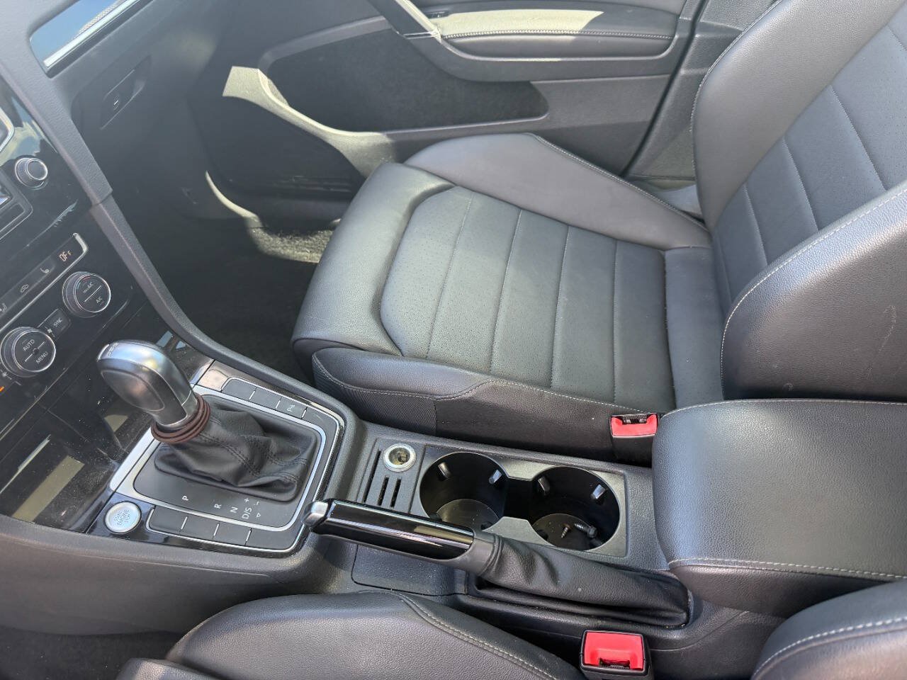 Used 2015 Volkswagen Golf TDI SEL FWD image 33