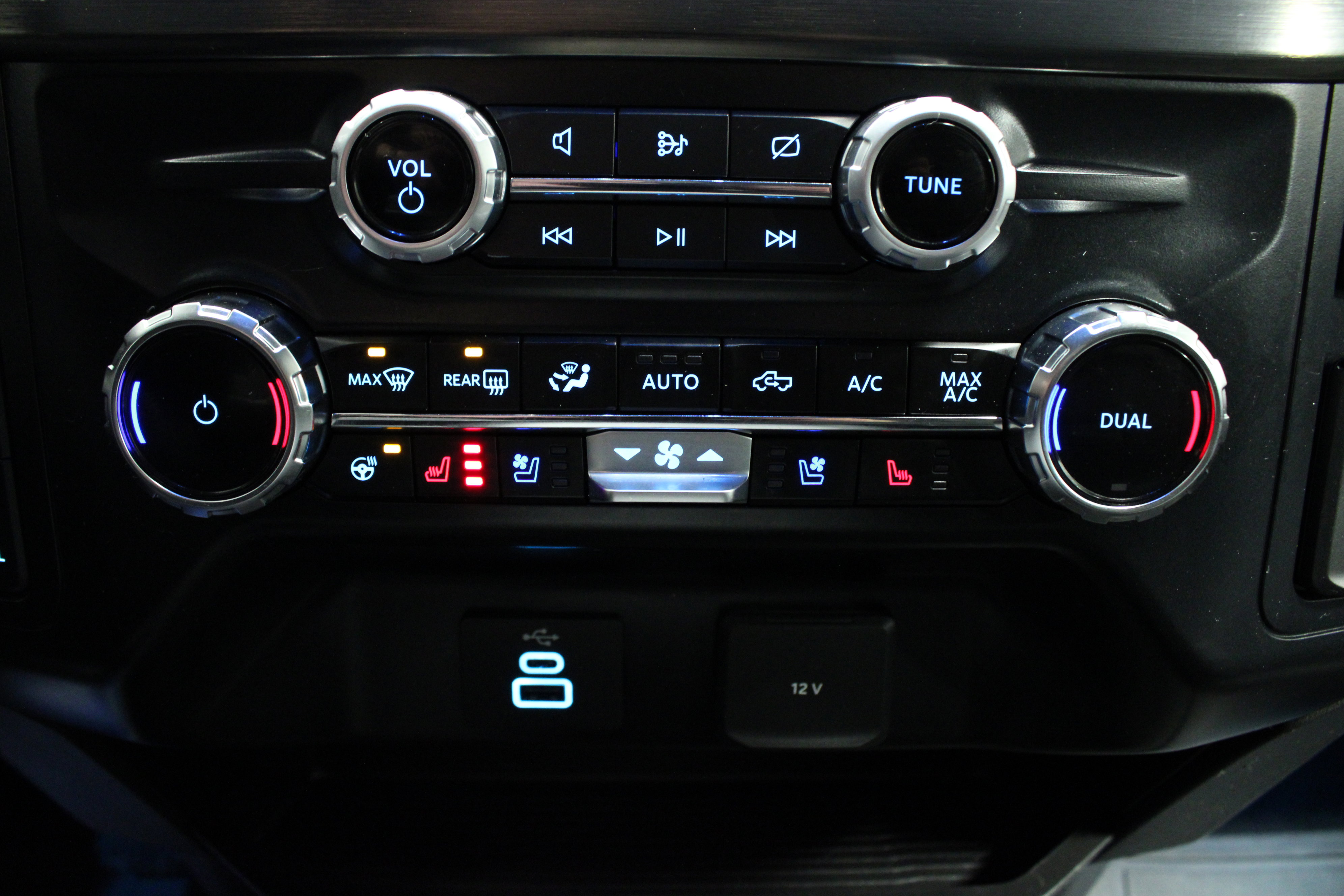 Used 2024 Ford F250 Lariat w/ FX4 Off-Road Package image 23