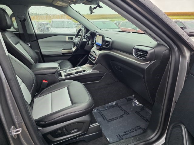 Used 2023 Ford Explorer XLT w/ Equipment Group 202A AWD/4WD image 20