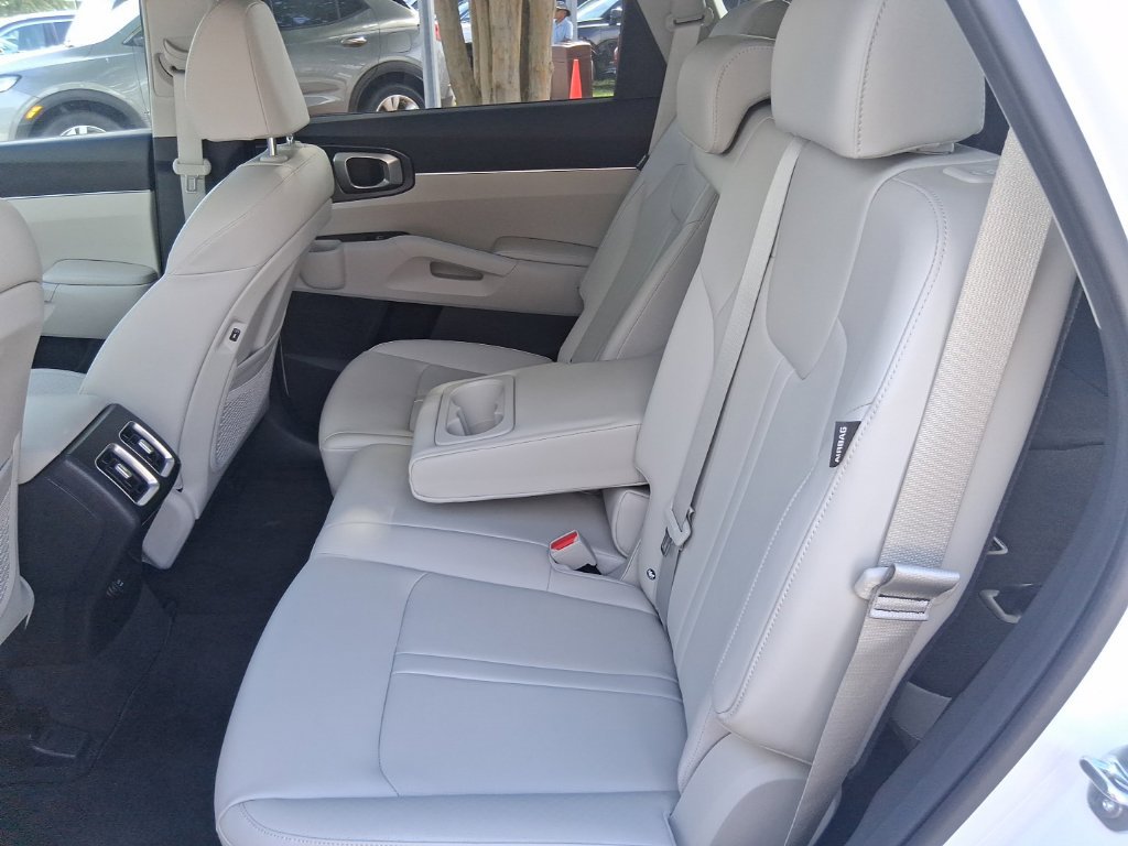 Used 2024 Kia Sorento S w/ Panoramic Sunroof Package FWD image 17