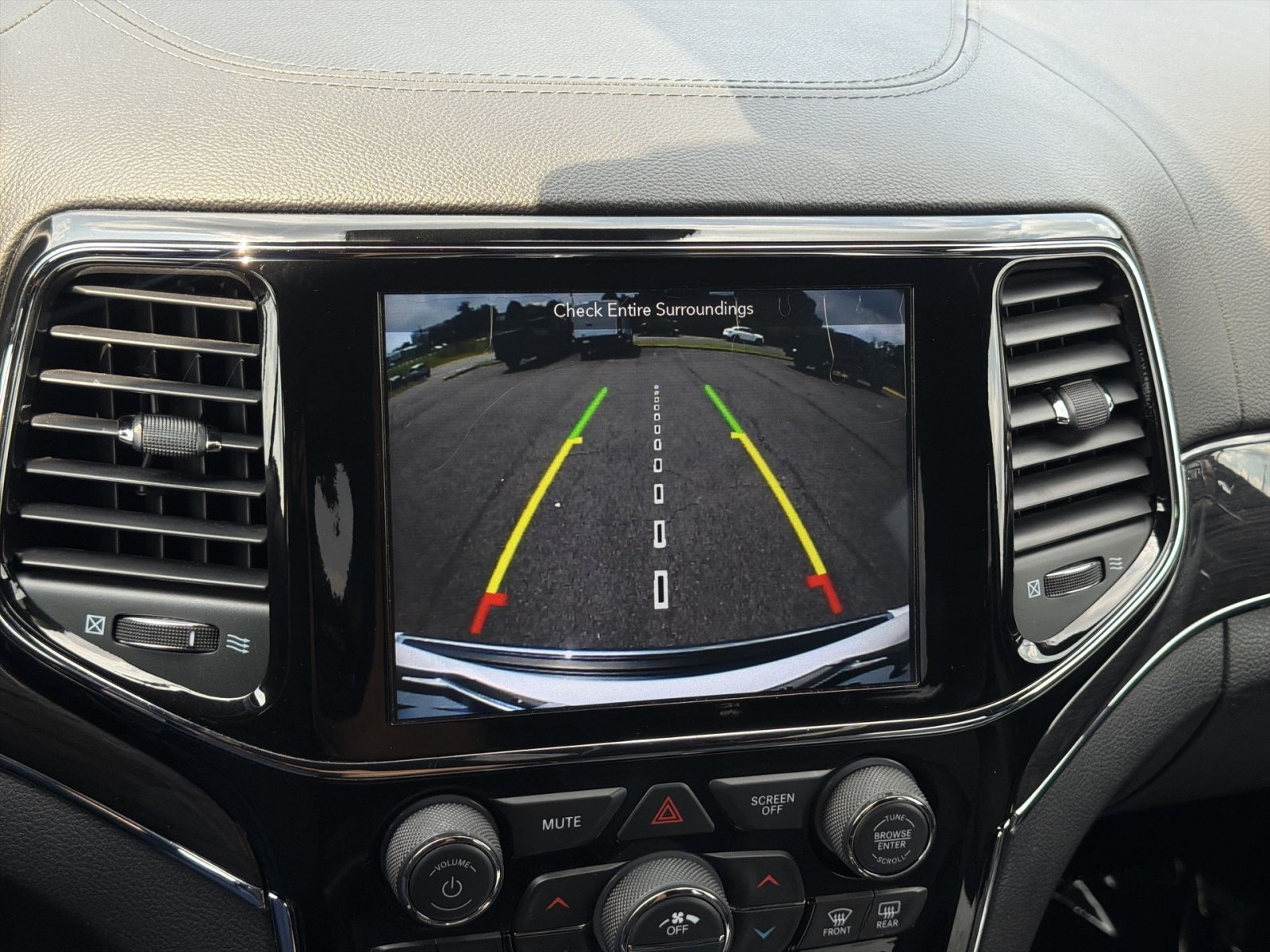 Used 2019 Jeep Grand Cherokee Overland AWD/4WD image 19