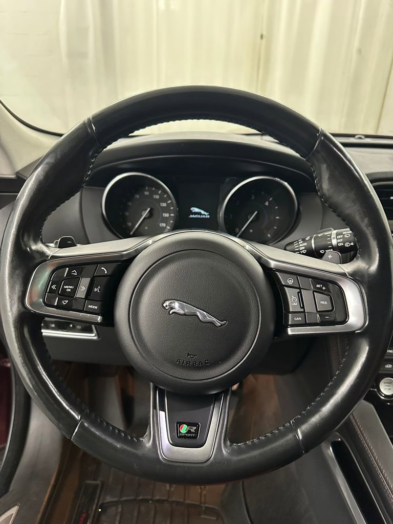 Used 2017 Jaguar F-PACE R-Sport image 16