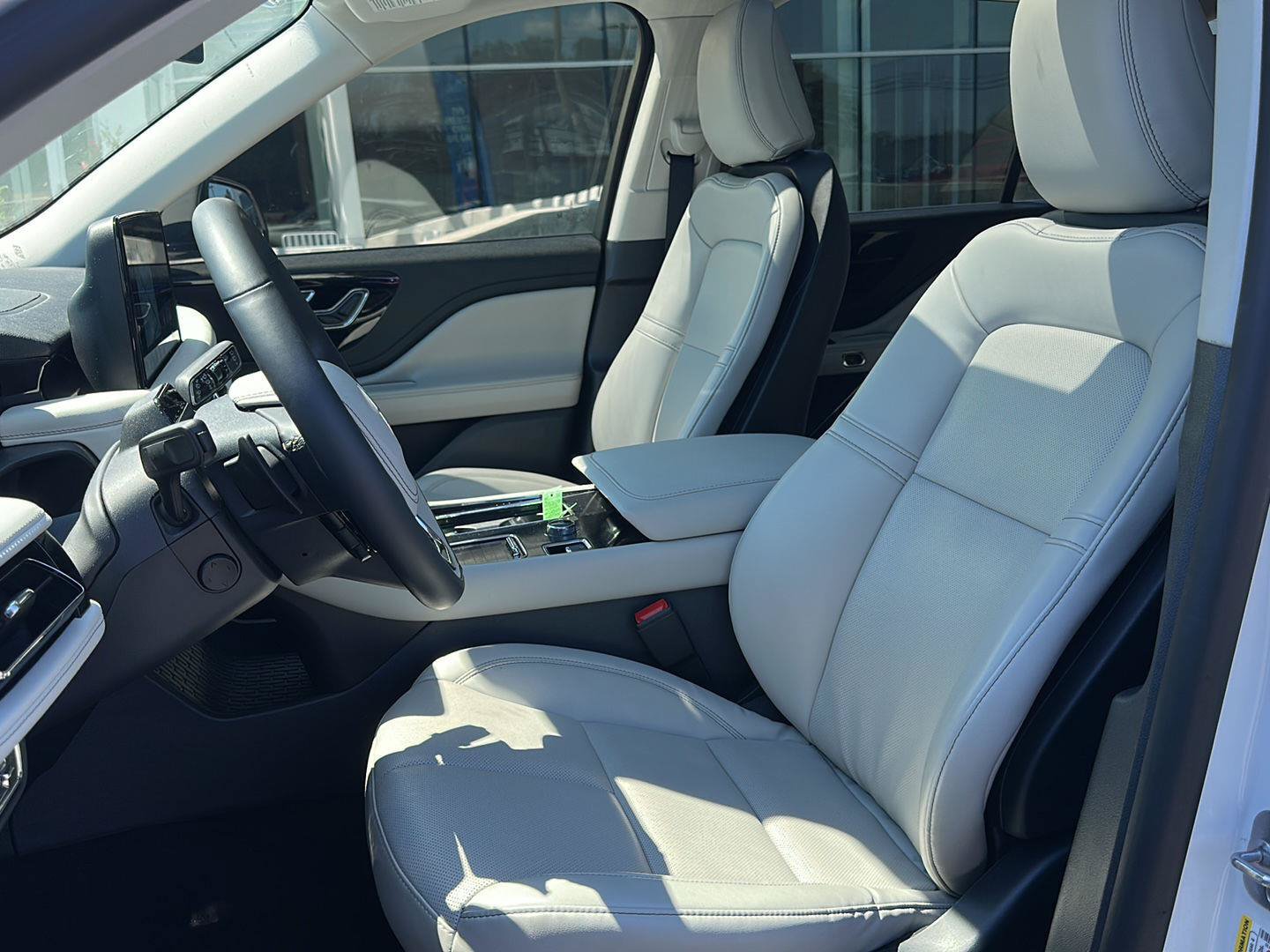 Used 2026 Lincoln Aviator AWD image 9