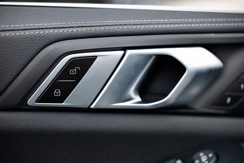 Used 2021 BMW X5 xDrive40i w/ Premium Package 2 image 16