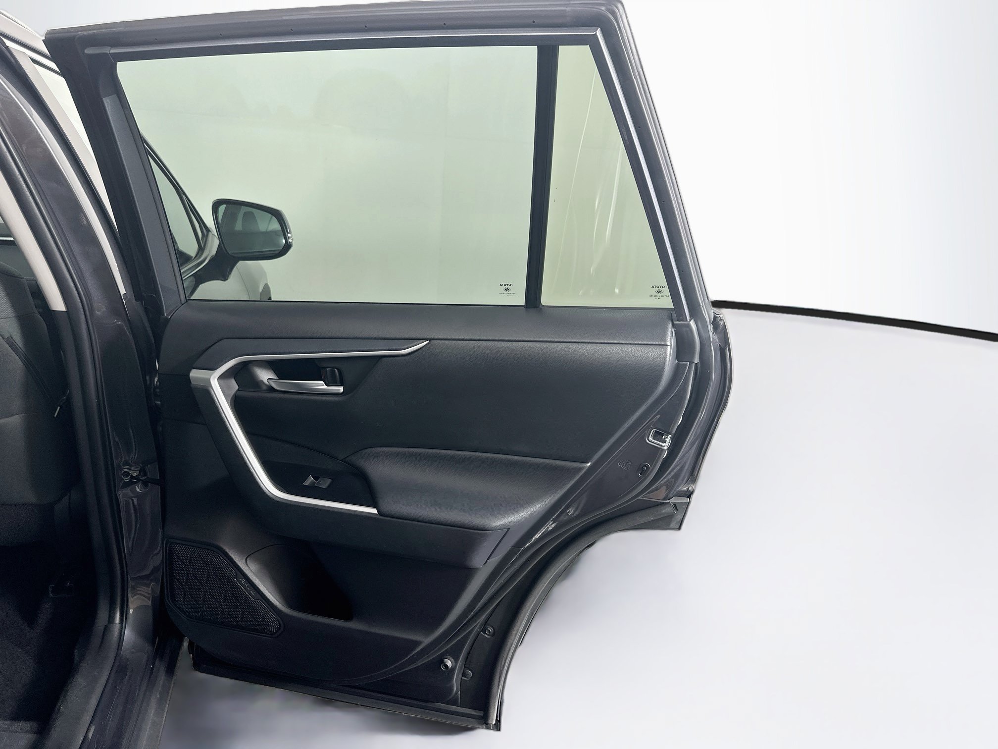Used 2025 Toyota RAV4 XLE AWD/4WD image 30