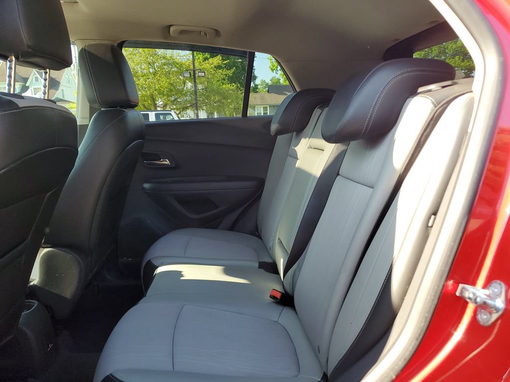 Used 2016 Chevrolet Trax LT w/ LT Sun and Sound Package AWD/4WD image 9