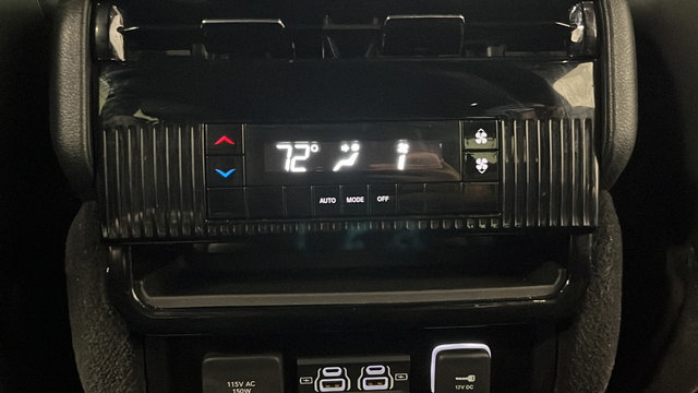 Used 2023 Jeep Wagoneer Series II AWD/4WD image 35