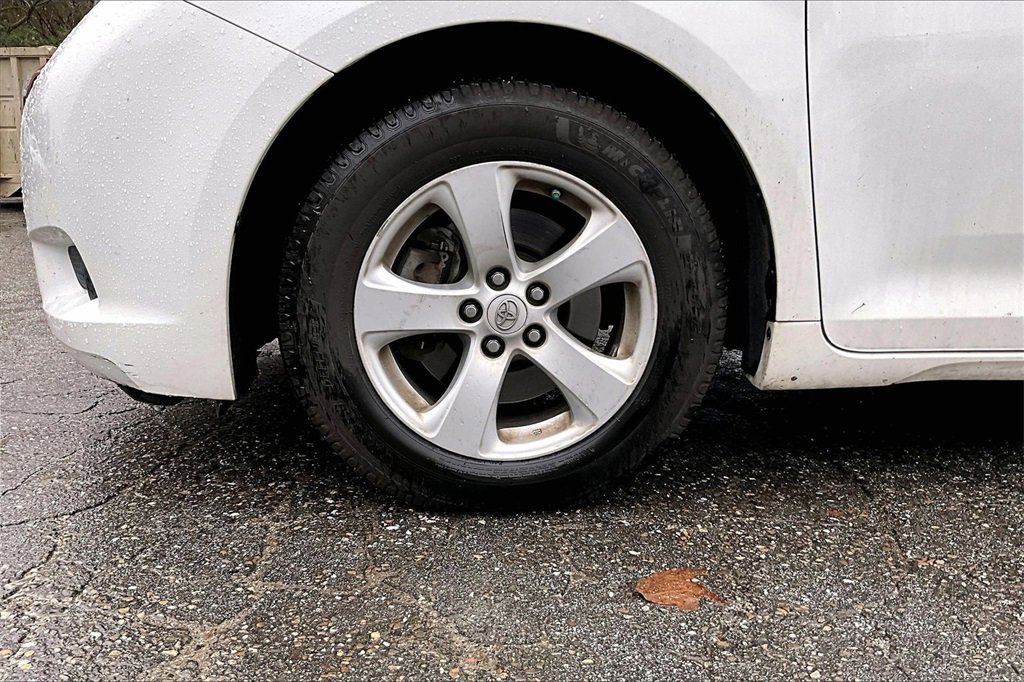 Used 2012 Toyota Sienna LE image 8