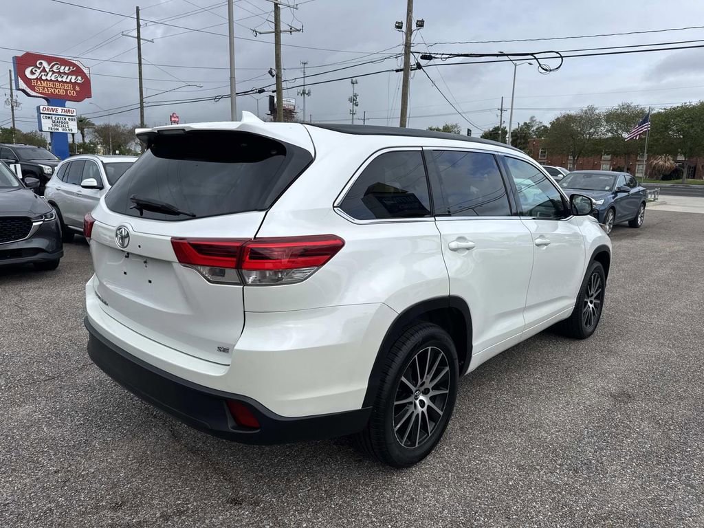 Used 2017 Toyota Highlander XLE image 8