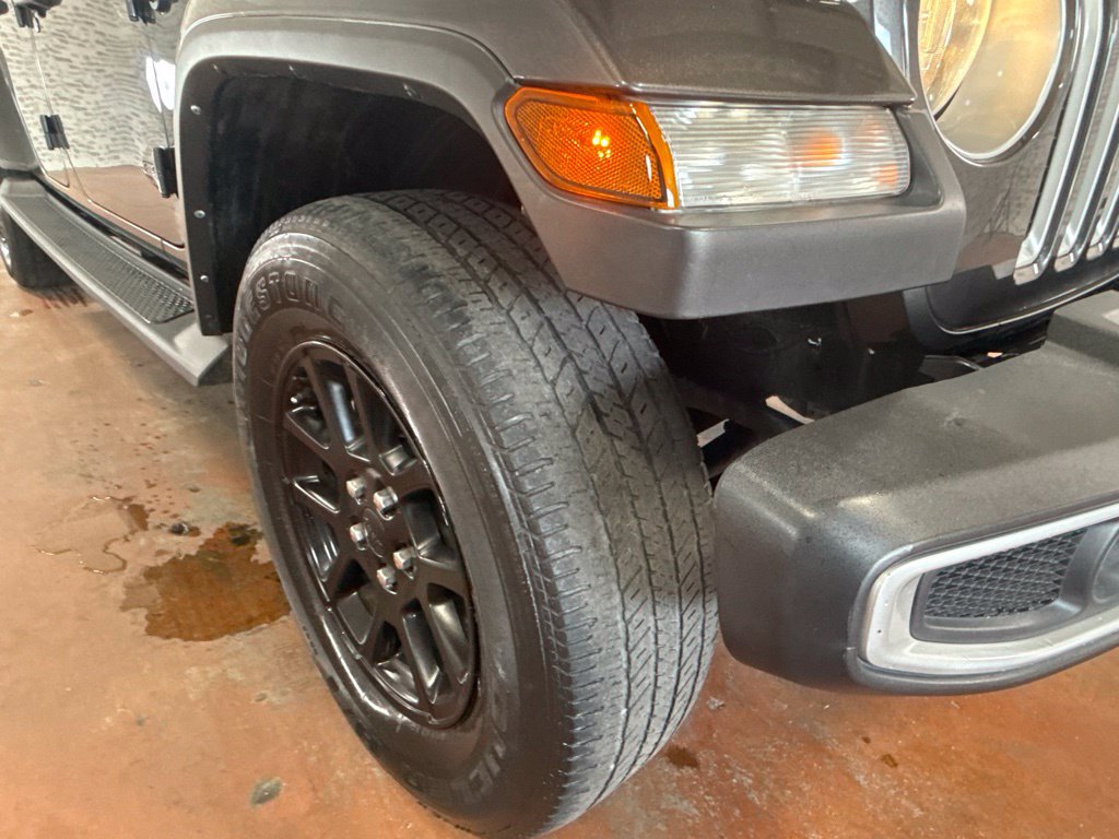 Used 2023 Jeep Gladiator Overland AWD/4WD image 9