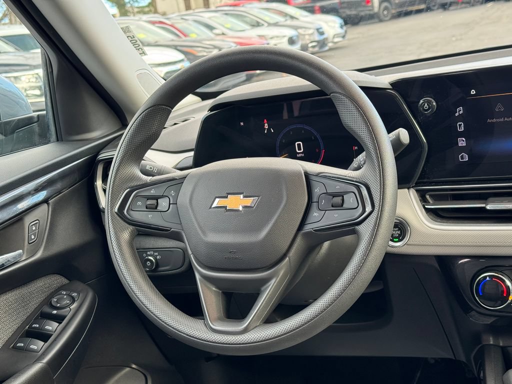 Used 2025 Chevrolet TrailBlazer LT AWD/4WD image 6