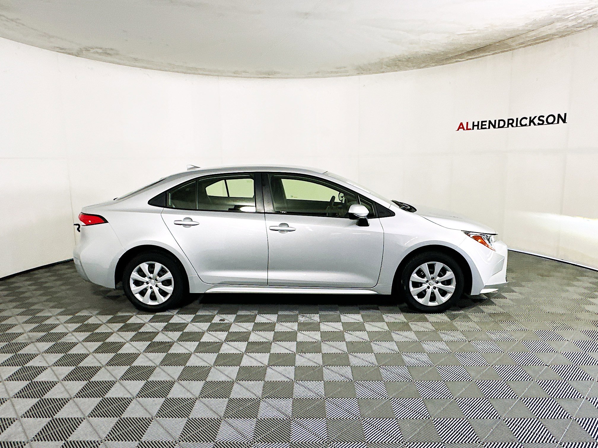 Used 2023 Toyota Corolla LE image 2