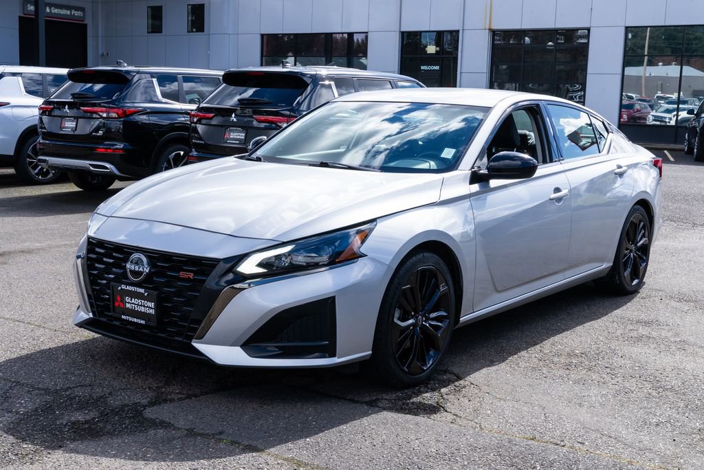 Used 2023 Nissan Altima 2.5 SR image 3