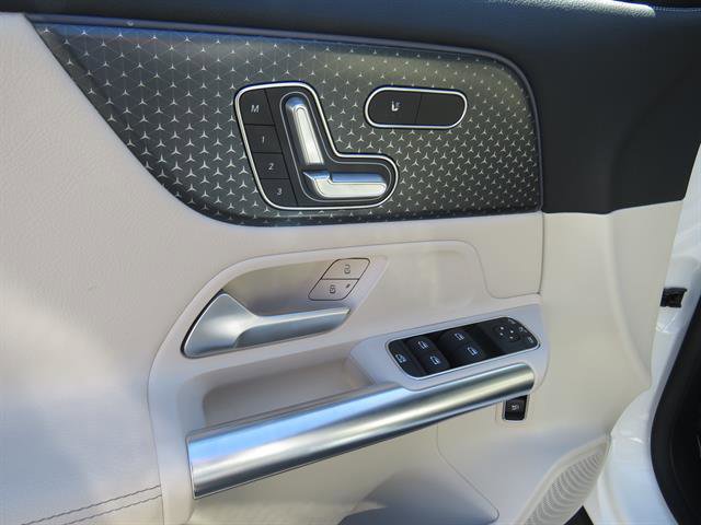 Used 2025 Mercedes-Benz GLA 250 4MATIC image 9