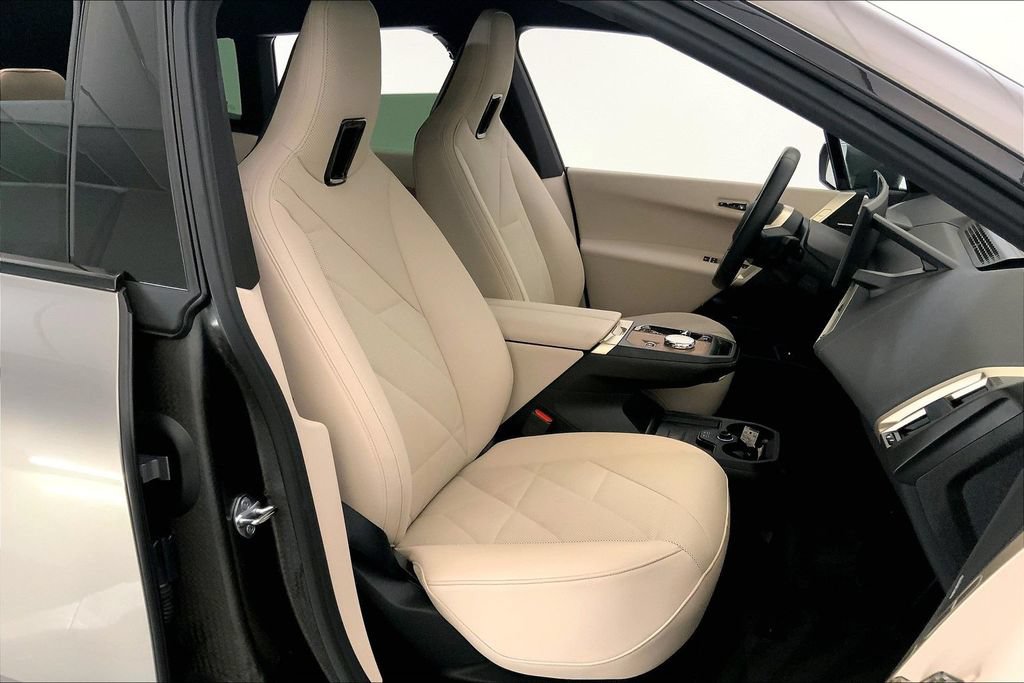 Certified 2024 BMW iX xDrive50 w/ Premium Package AWD/4WD image 6