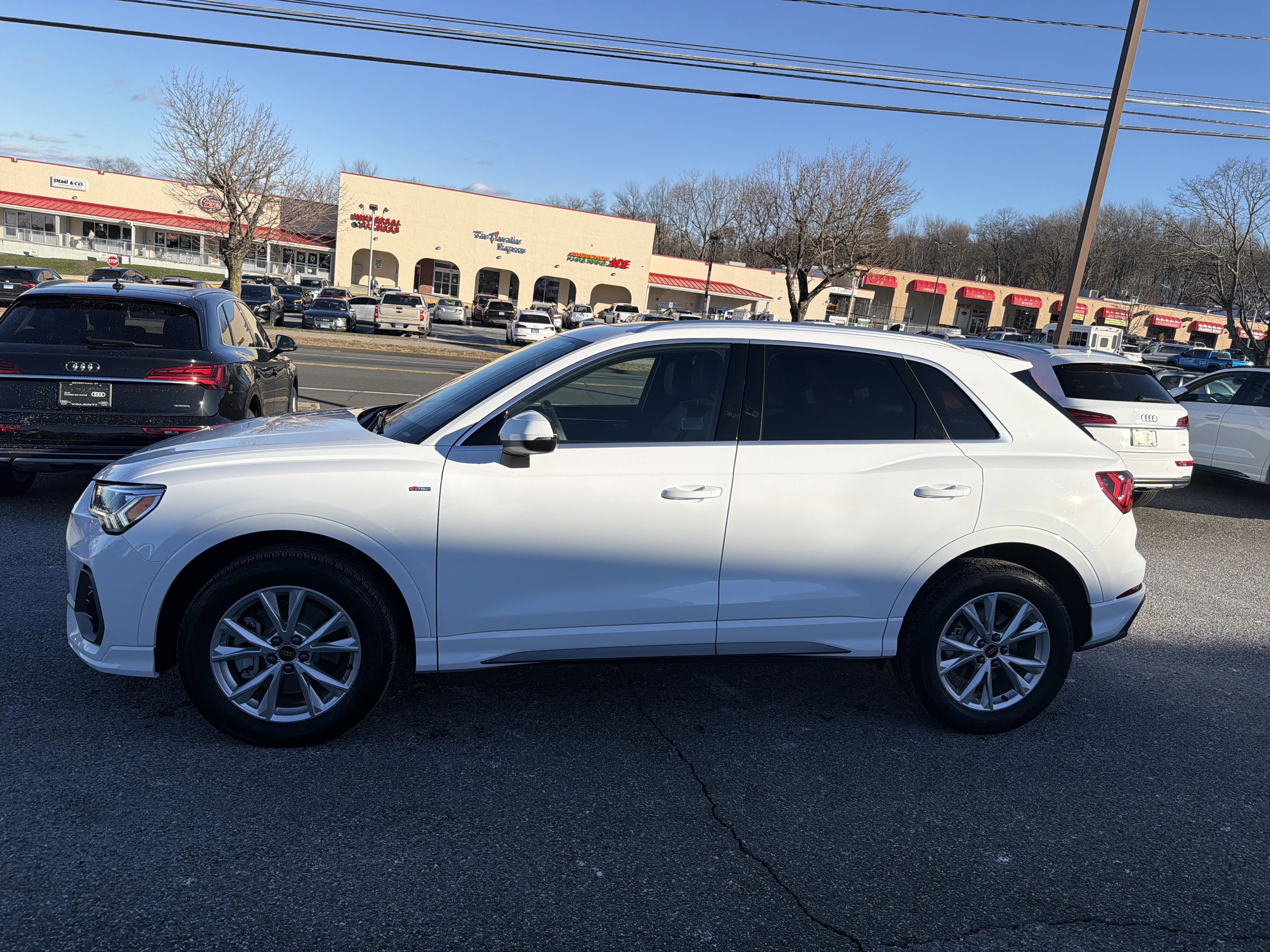 Certified 2025 Audi Q3 2.0T Premium w/ Convenience Package image 4