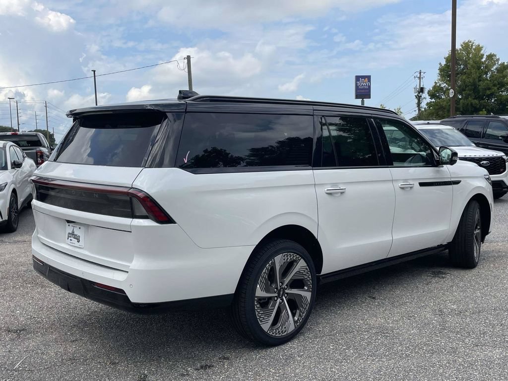 New 2027 Lincoln Navigator L Black Label w/ Black Label Special Edition AWD/4WD image 3