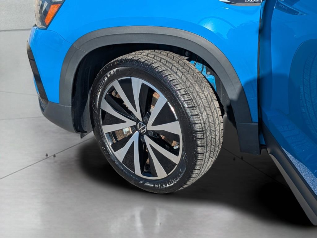 Certified 2023 Volkswagen Taos SE w/ Panoramic Sunroof Package FWD image 31