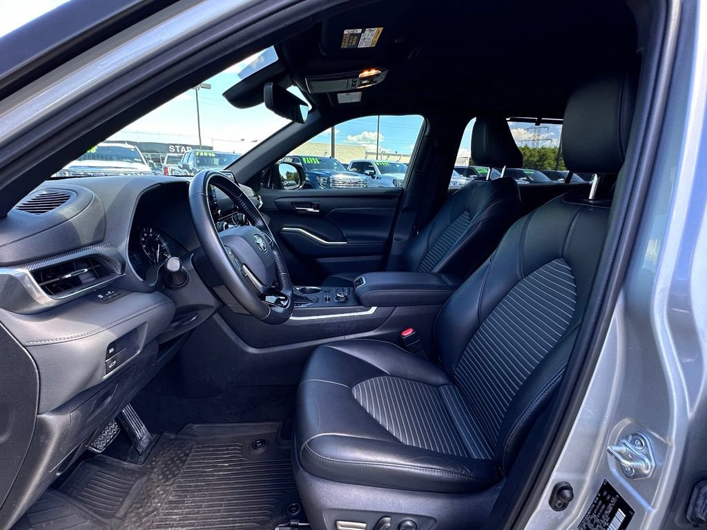Used 2021 Toyota Highlander XSE AWD/4WD image 18