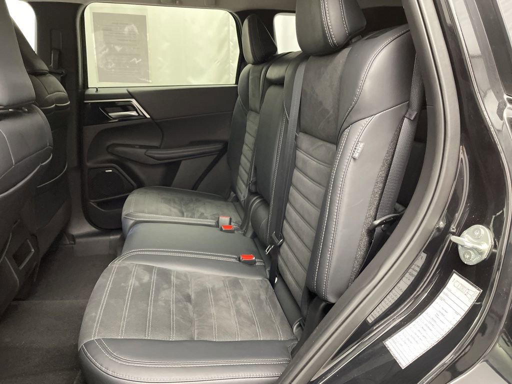Used 2025 Mitsubishi Outlander SE image 23