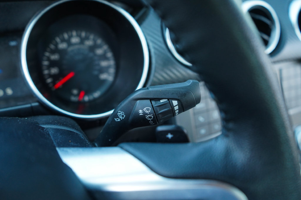 Used 2020 Ford Mustang Coupe RWD image 33