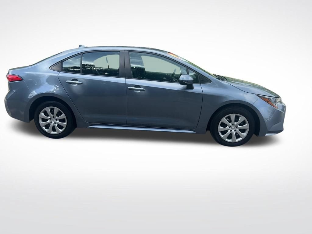 Used 2025 Toyota Corolla LE FWD image 4
