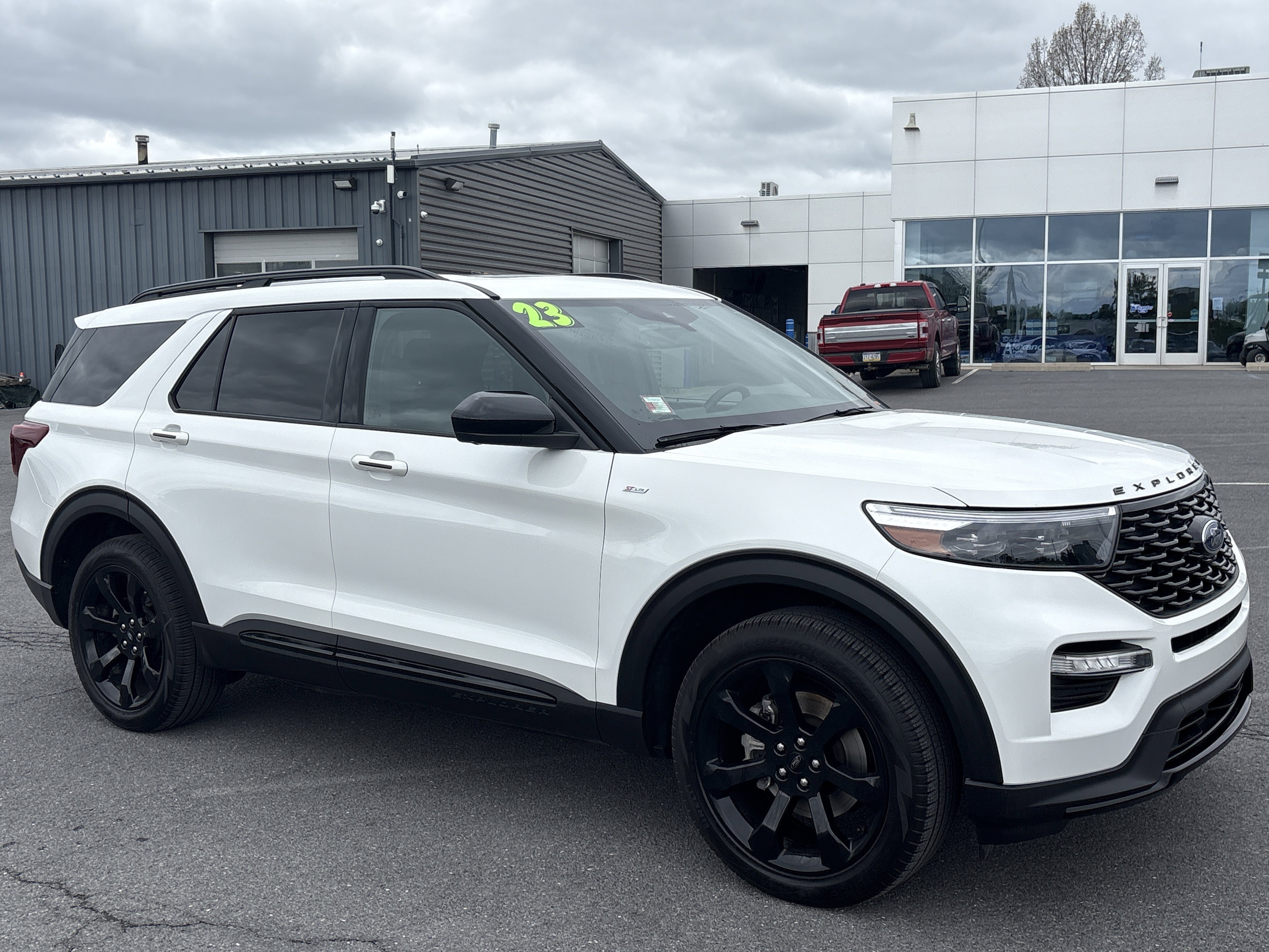 Used 2023 Ford Explorer ST-Line w/ Class IV Trailer Tow Package AWD/4WD video 2