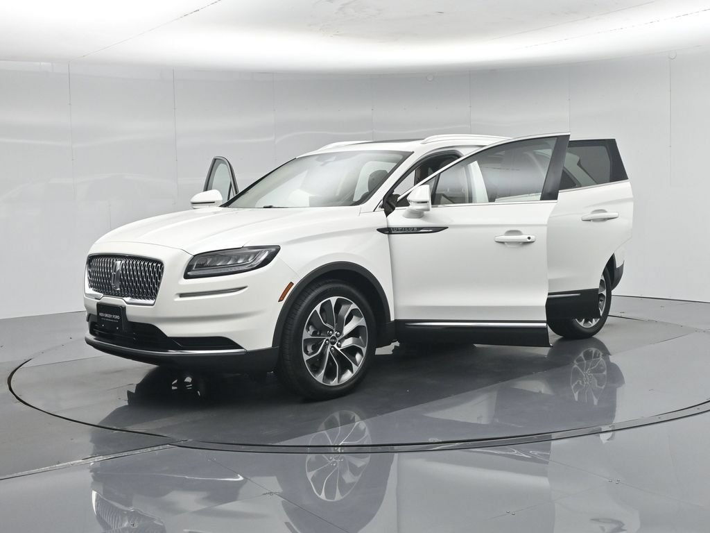 Used 2023 Lincoln Nautilus Reserve w/ Luxury Package AWD/4WD image 32