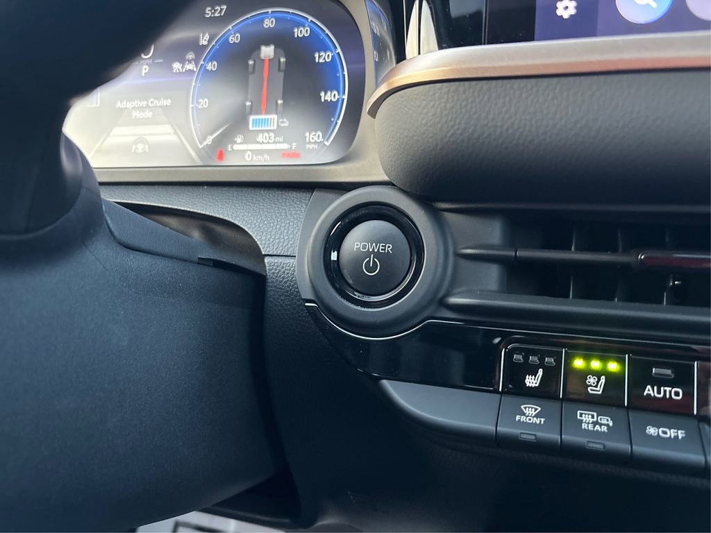 Used 2025 Toyota Crown Signia w/ Advanced Technology Package image 33